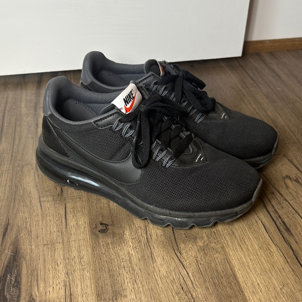 Nike Air Max All Black Sneakers